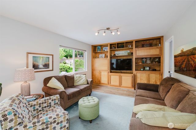 2294 Steamboat Loop E, Port Orchard, WA 98366