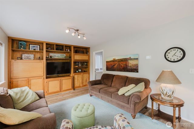 2294 Steamboat Loop E, Port Orchard, WA 98366