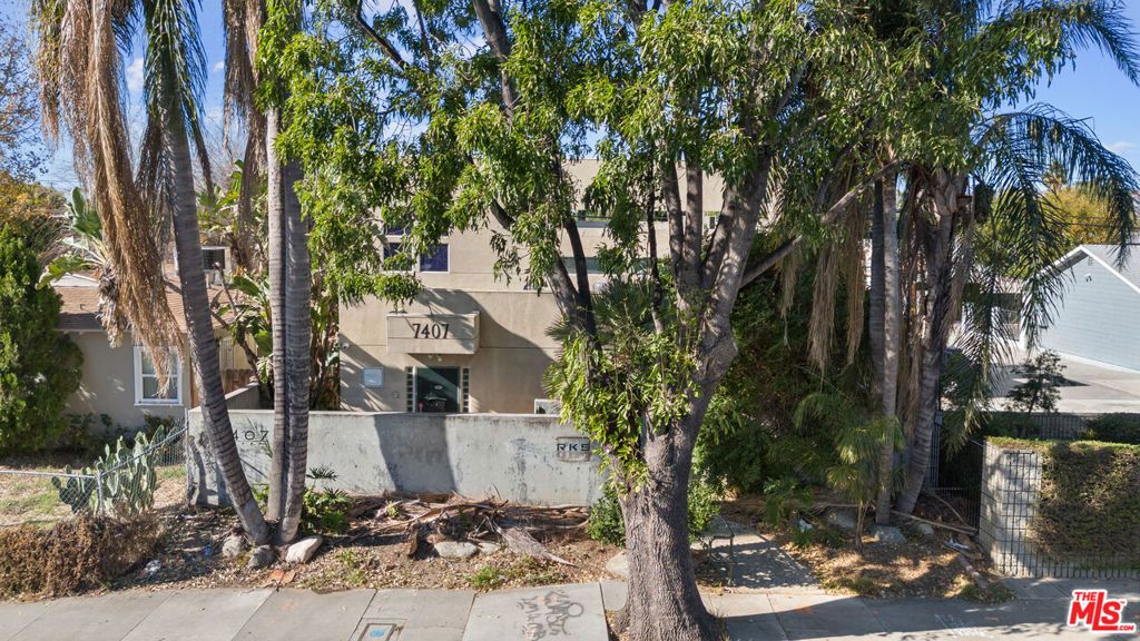 Image 1 of property listing at 7407 Topanga Canyon Boulevard, Canoga Park, CA 91303