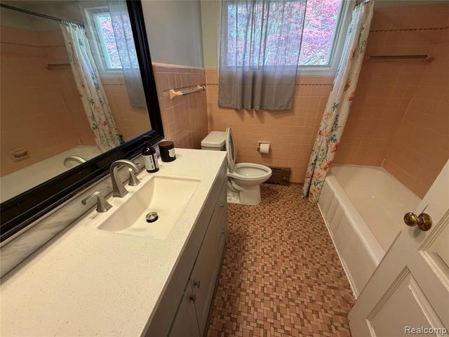28147 Wildwood Trail, Farmington Hills, MI 48336