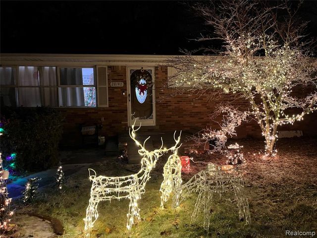 28147 Wildwood Trail, Farmington Hills, MI 48336