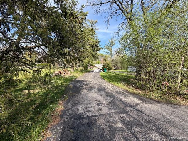 28147 Wildwood Trail, Farmington Hills, MI 48336