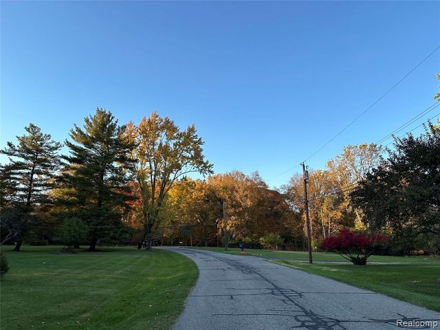 28147 Wildwood Trail, Farmington Hills, MI 48336