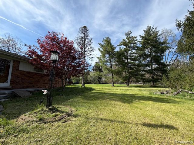 28147 Wildwood Trail, Farmington Hills, MI 48336