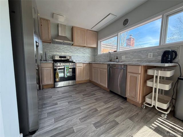 28147 Wildwood Trail, Farmington Hills, MI 48336