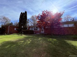 28147 Wildwood Trail, Farmington Hills, MI 48336