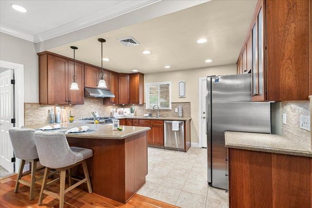 672 Pedersen Rd, Oakdale, CA 95361