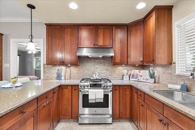 672 Pedersen Rd, Oakdale, CA 95361