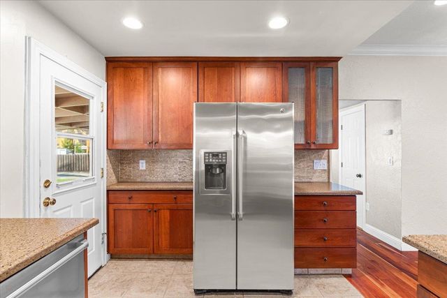 672 Pedersen Rd, Oakdale, CA 95361