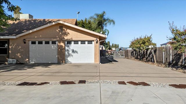 672 Pedersen Rd, Oakdale, CA 95361
