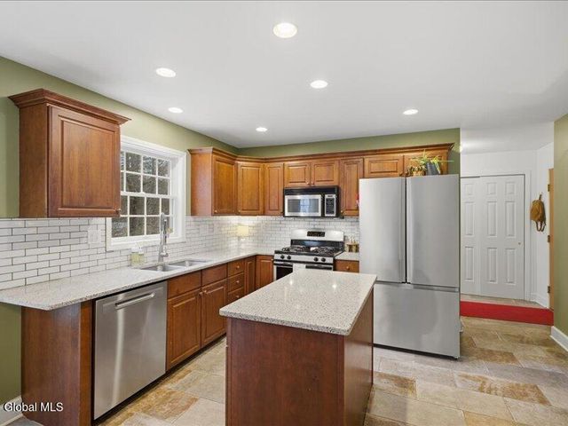 12 Larkspur Drive, Saratoga Springs, NY 12866