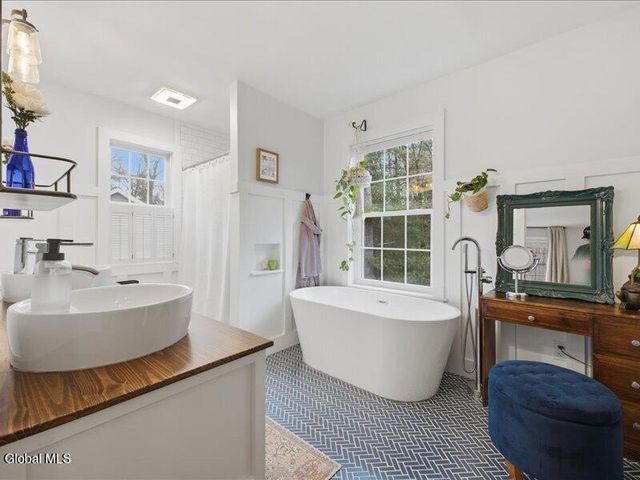 12 Larkspur Drive, Saratoga Springs, NY 12866