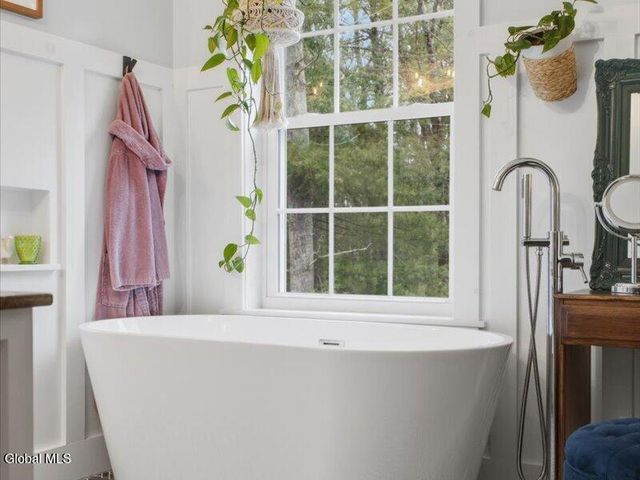 12 Larkspur Drive, Saratoga Springs, NY 12866