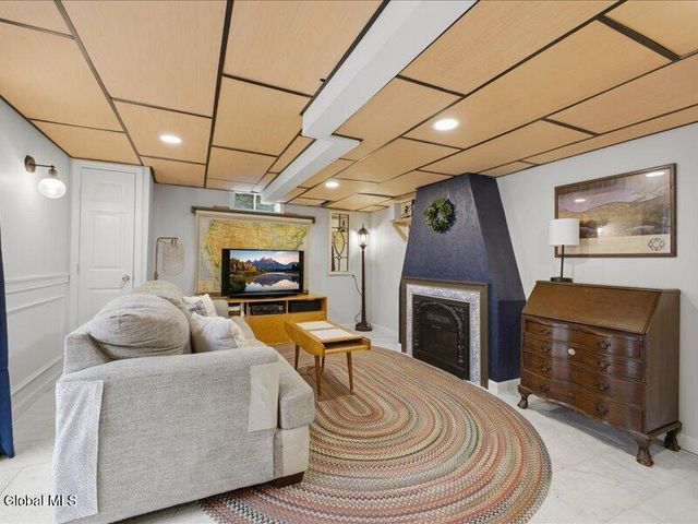 12 Larkspur Drive, Saratoga Springs, NY 12866