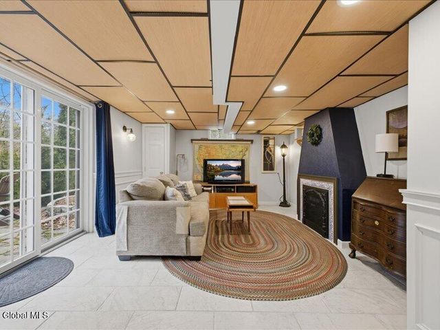 12 Larkspur Drive, Saratoga Springs, NY 12866