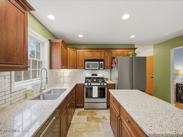 12 Larkspur Drive, Saratoga Springs, NY 12866