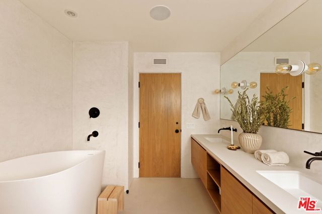 4241 Campbell Drive, Los Angeles, CA 90066