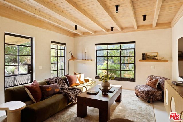 4241 Campbell Drive, Los Angeles, CA 90066