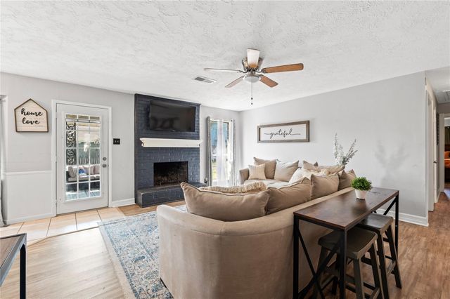 5509 Thornwood Circle, Dickinson, TX 77539