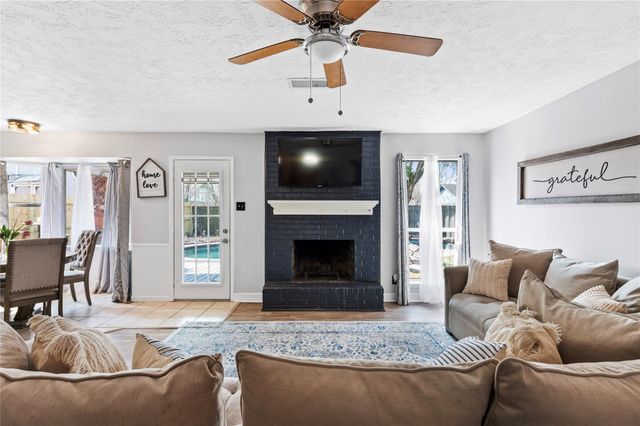 5509 Thornwood Circle, Dickinson, TX 77539