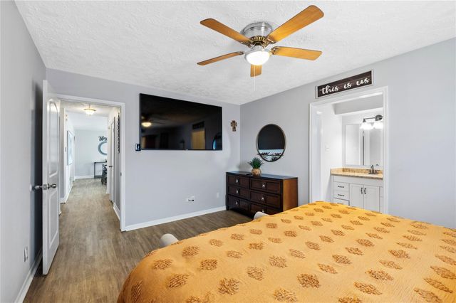 5509 Thornwood Circle, Dickinson, TX 77539