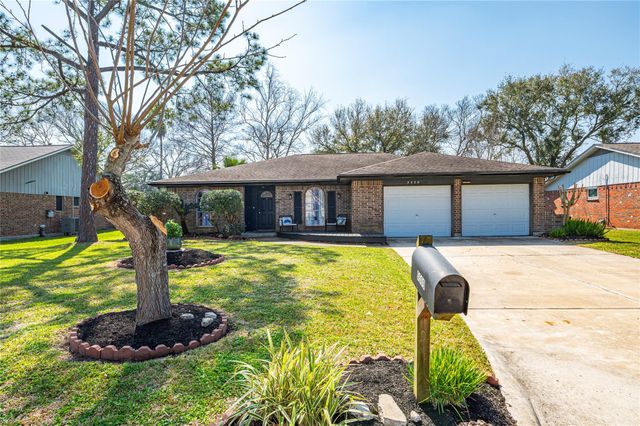 5509 Thornwood Circle, Dickinson, TX 77539