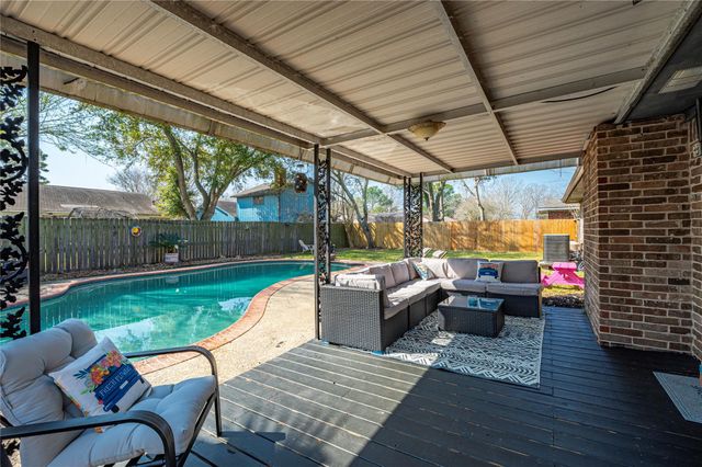 5509 Thornwood Circle, Dickinson, TX 77539