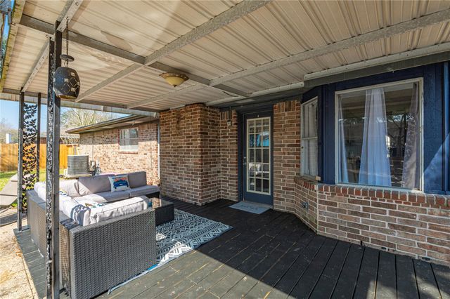 5509 Thornwood Circle, Dickinson, TX 77539