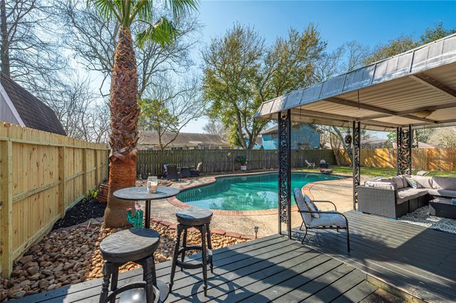 5509 Thornwood Circle, Dickinson, TX 77539