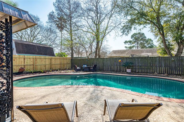 5509 Thornwood Circle, Dickinson, TX 77539