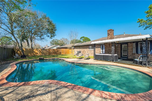 5509 Thornwood Circle, Dickinson, TX 77539