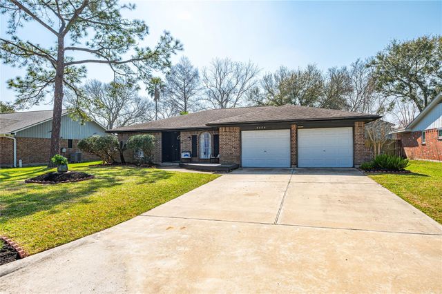 5509 Thornwood Circle, Dickinson, TX 77539