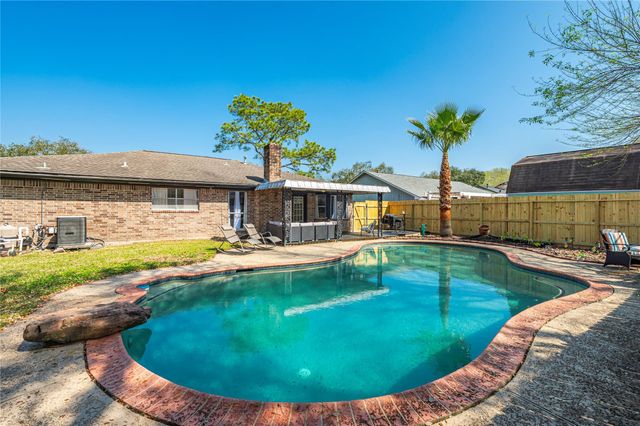 5509 Thornwood Circle, Dickinson, TX 77539