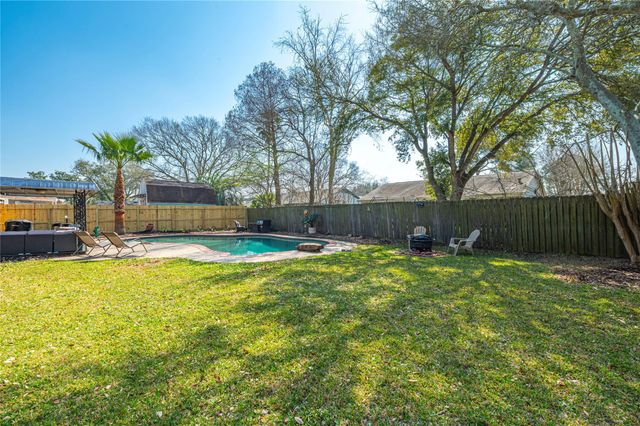 5509 Thornwood Circle, Dickinson, TX 77539