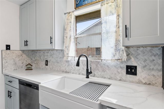 5509 Thornwood Circle, Dickinson, TX 77539