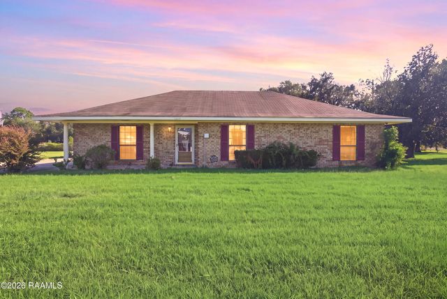1025 Sugarland Drive, Breaux Bridge, LA 70517
