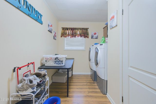 1025 Sugarland Drive, Breaux Bridge, LA 70517