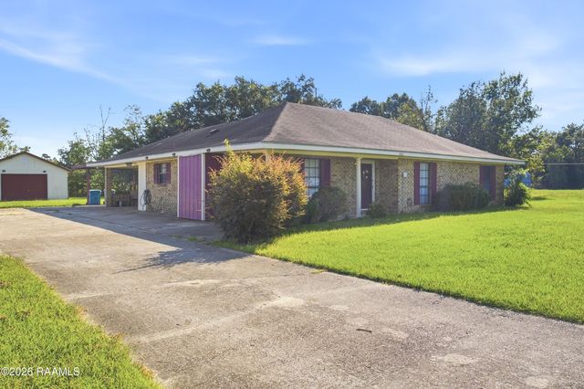 1025 Sugarland Drive, Breaux Bridge, LA 70517