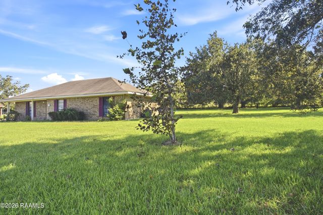 1025 Sugarland Drive, Breaux Bridge, LA 70517
