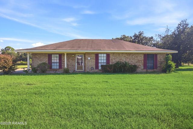 1025 Sugarland Drive, Breaux Bridge, LA 70517