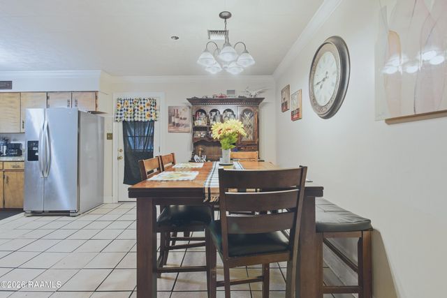 1025 Sugarland Drive, Breaux Bridge, LA 70517