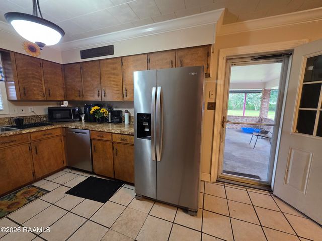 1025 Sugarland Drive, Breaux Bridge, LA 70517