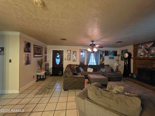 1025 Sugarland Drive, Breaux Bridge, LA 70517