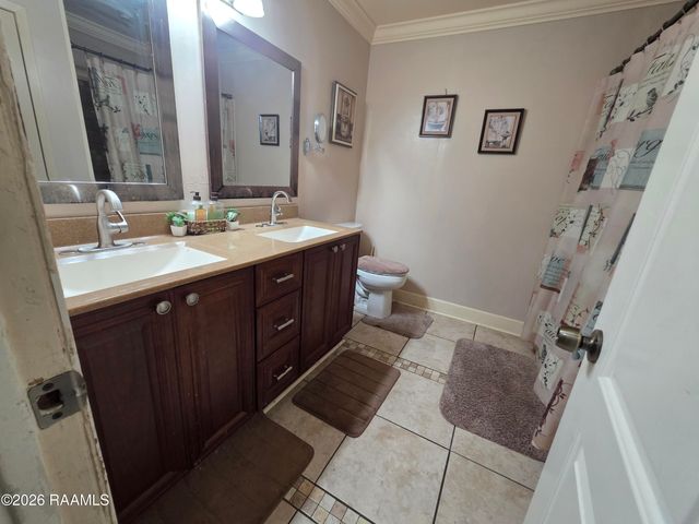 1025 Sugarland Drive, Breaux Bridge, LA 70517