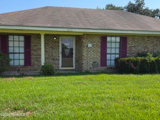 1025 Sugarland Drive, Breaux Bridge, LA 70517