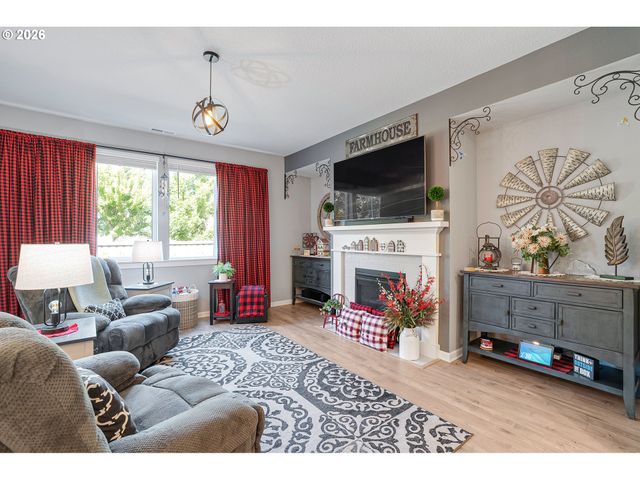 2091 35TH Ave, Forest Grove, OR 97116