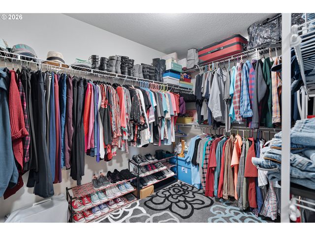 2091 35TH Ave, Forest Grove, OR 97116