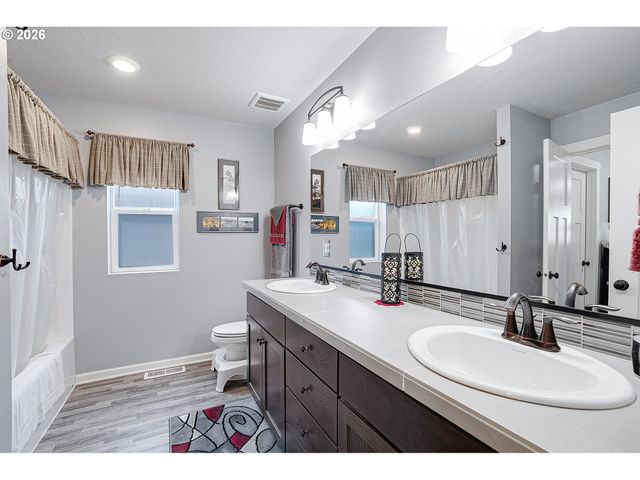 2091 35TH Ave, Forest Grove, OR 97116