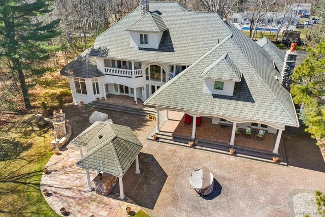 139 Private Road, East Patchogue, NY 11772