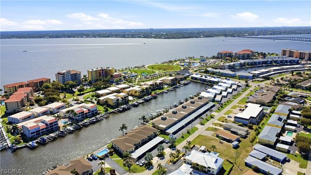 4005 SE 19th PL 8, Cape Coral, FL 33904